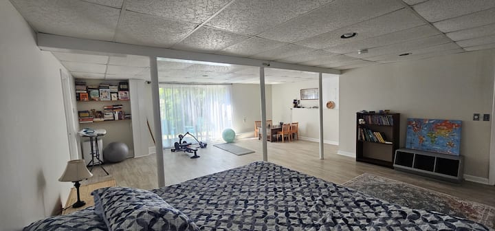 الطابق السفلي - غرفة النوم 3 وصالة الألعاب الرياضية/غرفة اللعب