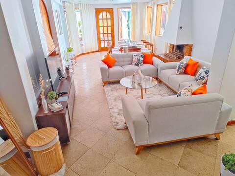 Spacious House 6 Habs. - 6 ba. - 1 Jacuzzy- 1 Ga.