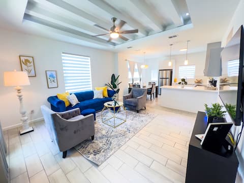 Successful Airbnb property: Modern Condo/Shopping/BBQ grill/Gated/King bed in Pharr