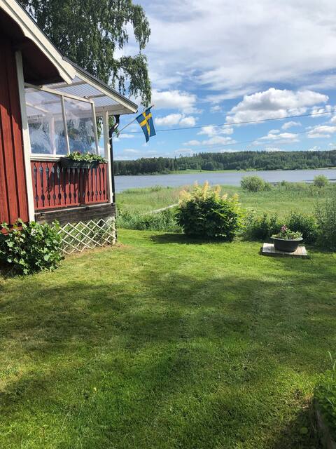 Cabin by the water, wood-fired sauna