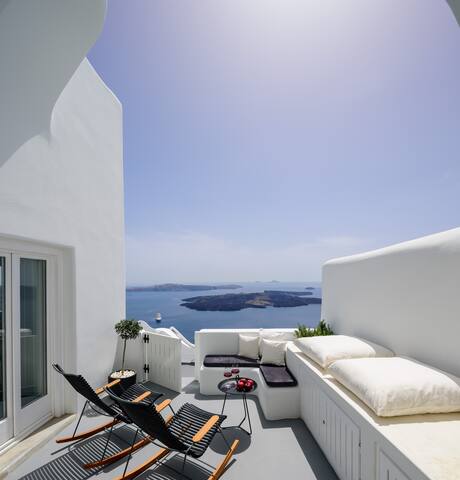 Aethria Villa in Imerovigli gallery image 3