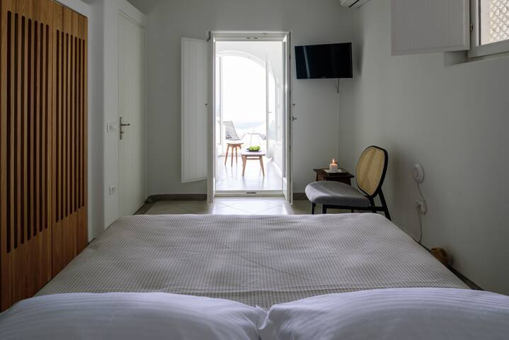 Aethria Villa in Imerovigli gallery image 4