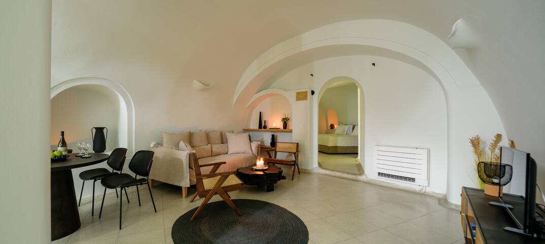 Aethria Villa in Imerovigli gallery image 2