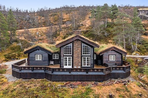 High quality mountain cabin w/ big terrace and view