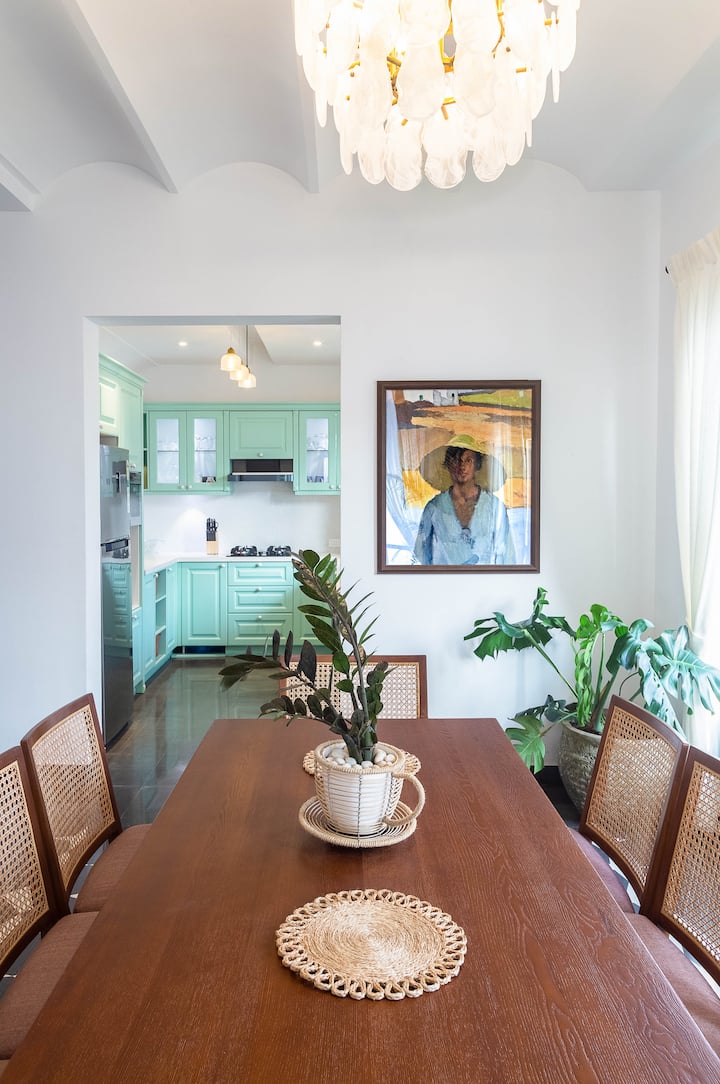 Dining area image 3