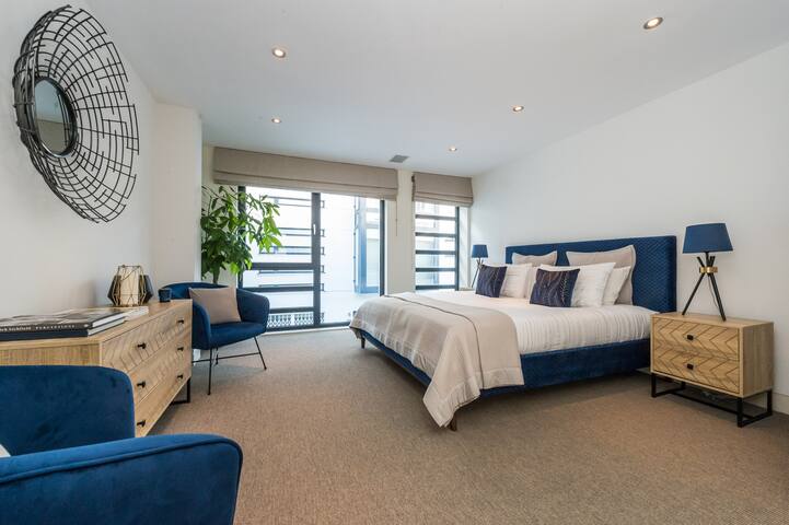 Spectacular Mews House in Holland Park gallery image 3