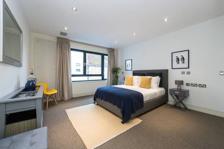 Spectacular Mews House in Holland Park gallery image 4