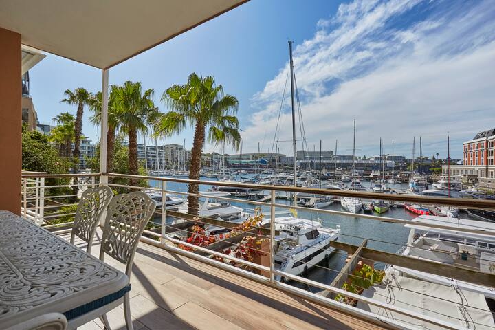 V&A Waterfront Deluxe Apartment gallery image 2