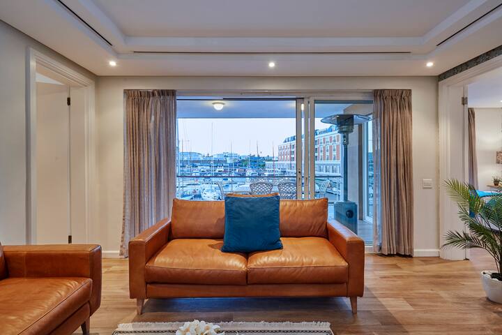 V&A Waterfront Deluxe Apartment gallery image 4