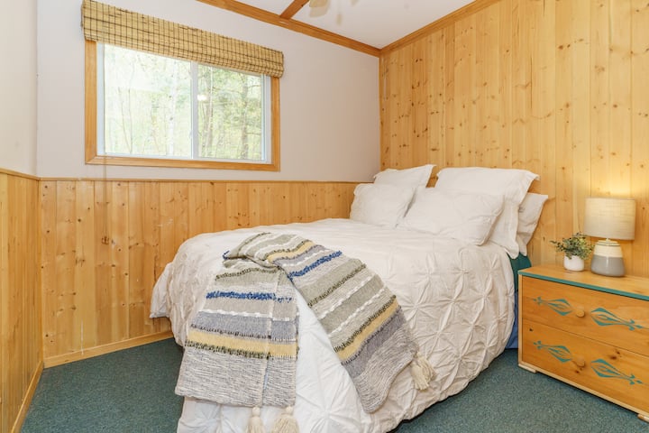 Hlavná spálňa s zrubom pre hostí