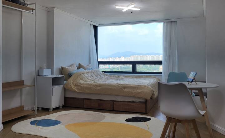 Cozy Large King Bed Beam Projector (Netflix) Daecheong Station/Samsung Hospital/Suseo SiRT/Daechi Station/Lotte Tower