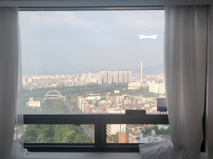 Cozy Large King Bed Beam Projector (Netflix) Daecheong Station/Samsung Hospital/Suseo SiRT/Daechi Station/Lotte Tower