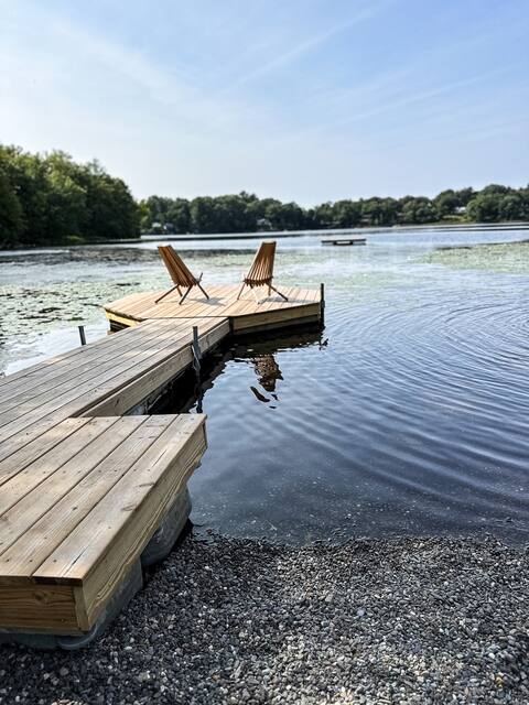 Waterlily Lakehouse - Modern+Waterfront+Retreat