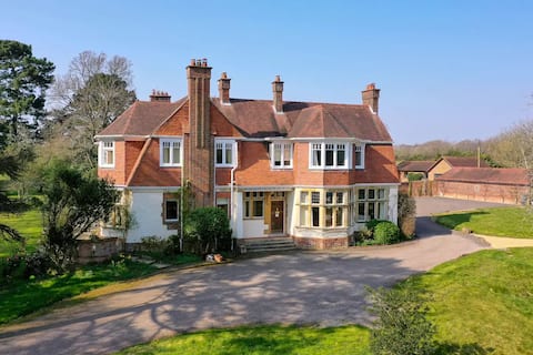 Arnewood Manor - Countryside View