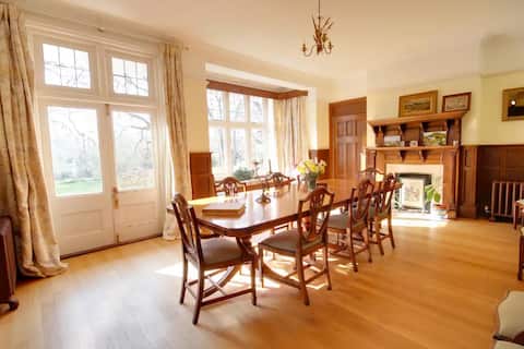 Arnewood Manor - Countryside View