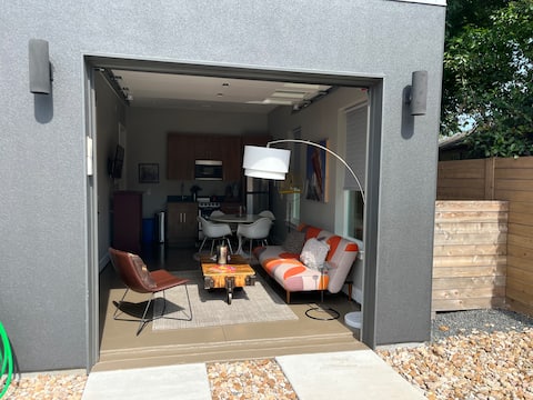Top Airbnb: Trendy Guesthouse in East Austin in Govalle