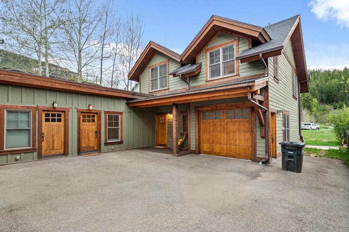 Cozy Spacious Mountain Home Close To Everything