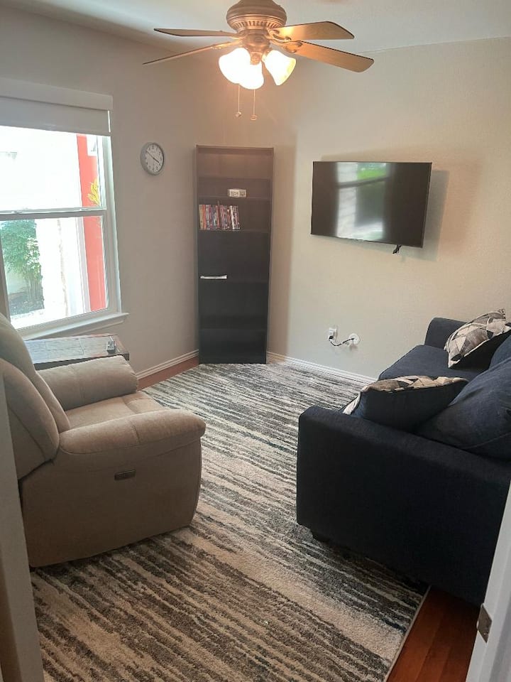 ห้องรองพร้อมเตียงที่กางออก!