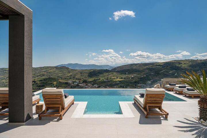 Villa Amavi – Private heated pool gallery image 4