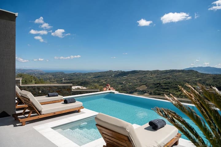 Villa Amavi – Private heated pool