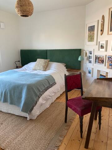 Tranquil relaxed Dublin 4 house gallery image 4