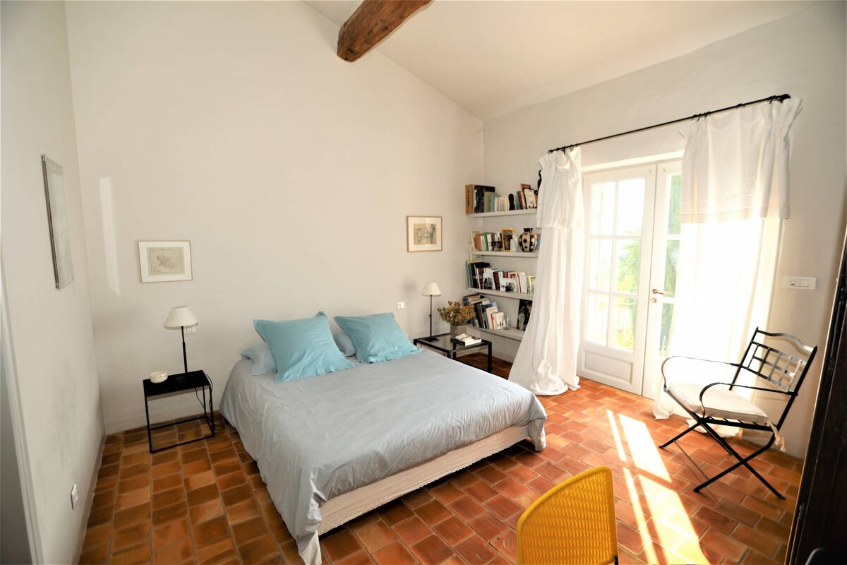 סוויטת הורים נוספת עם חדר רחצה משלה