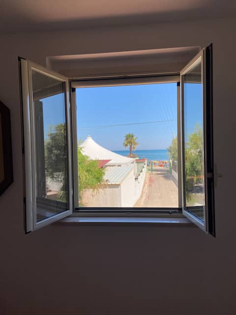 Villa 40 meters from the sea, first floor