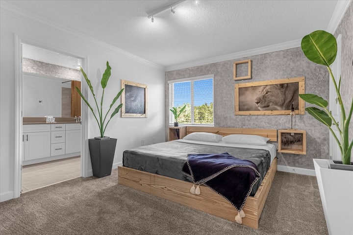 peut profiter d'une retraite paisible pour un repos de qualité Après une journée amusante, retirez-vous dans votre chambre calme et confortable pour vous ressourcer. Avec des oreillers moelleux, une literie luxueuse et une ambiance apaisante, vous vous réveillerez en vous sentant rafraîchi et prêt pour une autre journée de