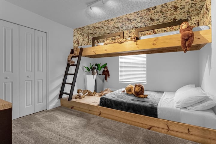 Profitez du confort avec une literie propre et une ambiance apaisante qui favorise un sommeil profond et reposant. Nuits de rêve pour les Happy Days ; Commencez chaque jour à vous sentir revitalisé, sachant que votre chambre est une retraite confortable où vous pourrez vous ressourcer et vous détendre.