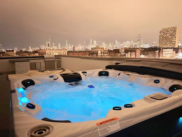 Luxury Condo w/ HOT TUB and Stunning Roof Top Deck gallery image 2