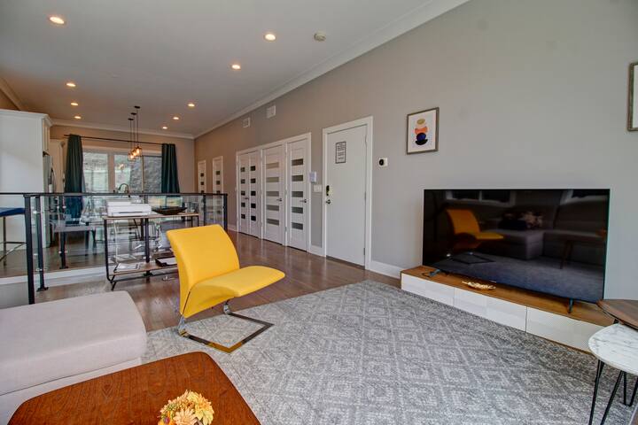 Luxury Condo w/ HOT TUB and Stunning Roof Top Deck gallery image 4