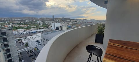 16th floor Distrito Uno w/Restaurant&Bar services