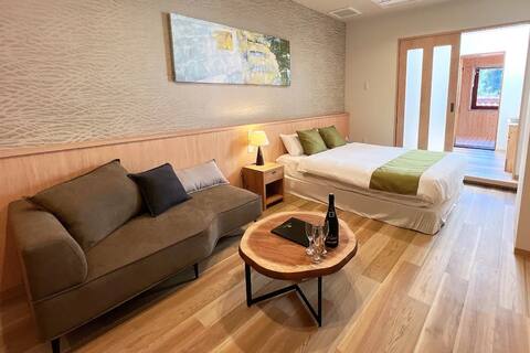 OR14A Owl Resort ー Famous Hot Spring + Dinner!