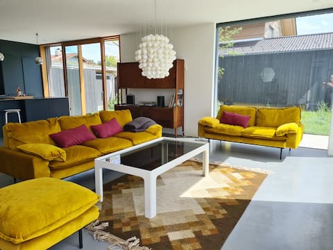 Top Airbnb: Vacation home Bergblick 170 m² only 5 minutes to Lake Chiemsee in Übersee