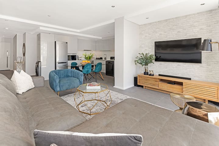 Vibrant Living in the Heart of Sea Point (Apt 302)