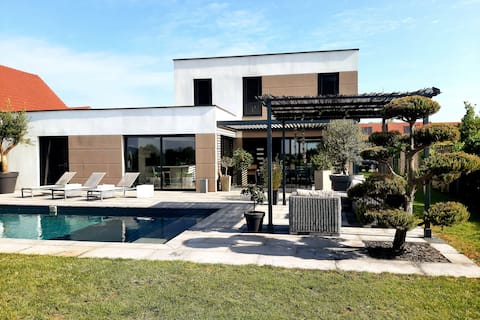 Architect-designed house with pool