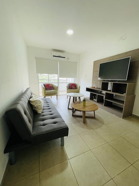 Propiedad de Airbnb exitosa: Temporary Apartment in the Central Area en Departamento San Fernando