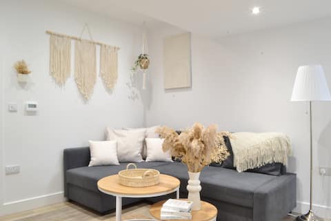 New Flat near Luton Airport *FREE Parking*