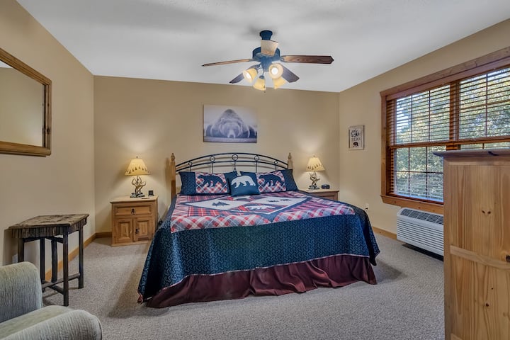 Chumba bora cha kulala chenye King Bed na televisheni mahiri