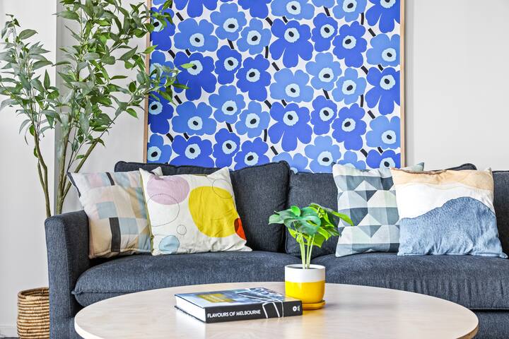 Alana- Penthouse style 3bed/2bath Melbourne Home gallery image 3