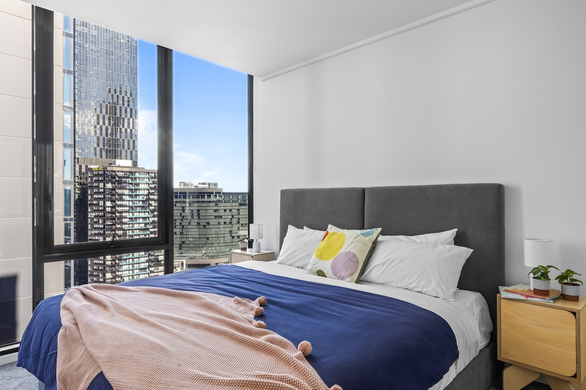 Uno de nuestros dormitorios tiene una cama tamaño king que se puede dividir en dos camas individuales cuando se solicite con antelación.