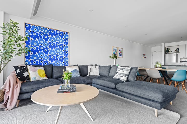 Alana- Penthouse style 3bed/2bath Melbourne Home gallery image 2