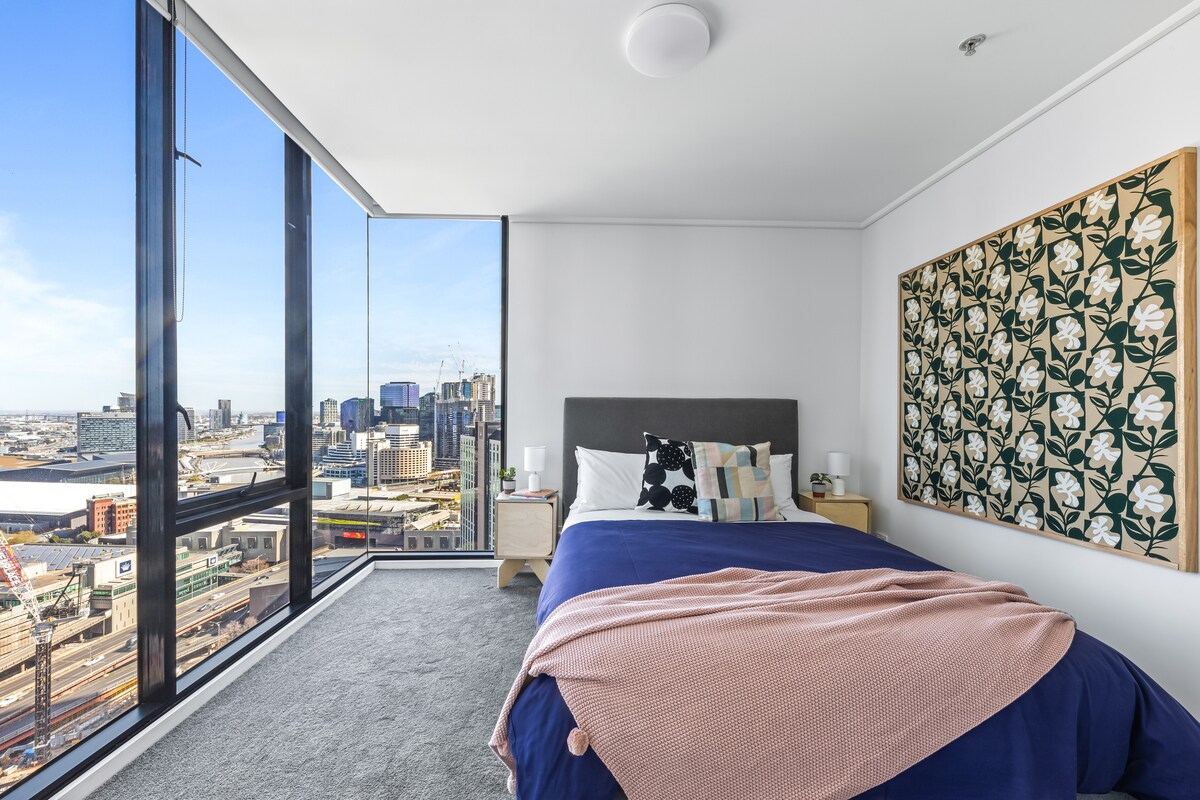 Hemos dedicado mucho tiempo y esfuerzo a hacer que nuestras camas y almohadas sean cómodas y son exactamente las mismas en las que dormimos en nosotros. Son australianos hechos con manantiales de bolsillo y una encimera de espuma viscoelástica para el sueño nocturno perfecto.