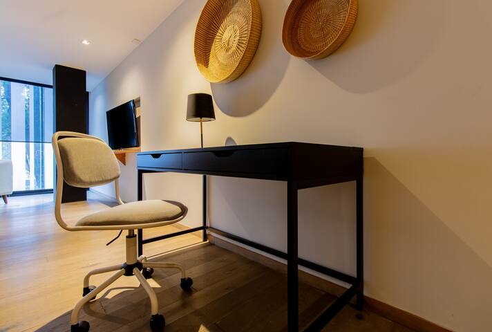 Capitalia | City Escape w/ 24/7 Security & Wifi gallery image 4