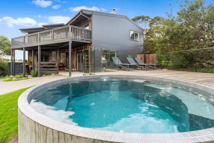 Skyview – with Heated Pool and Views