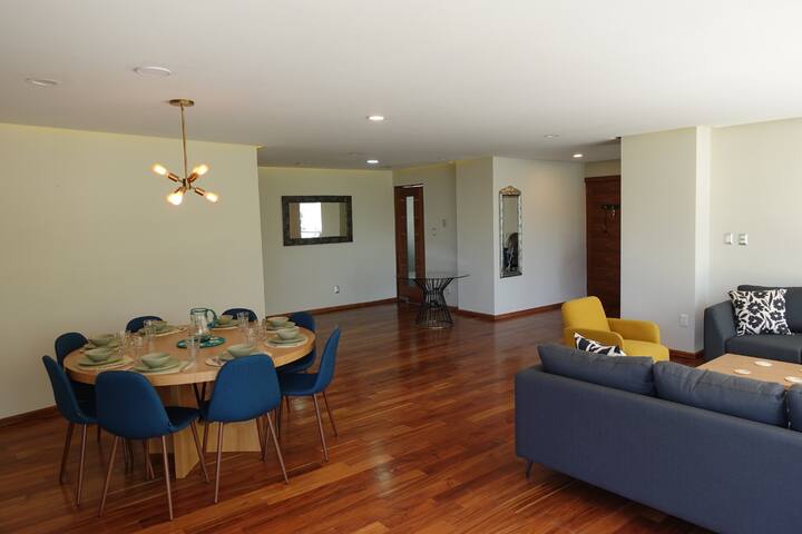 Spacious, light-filled apartment – Panoramic views gallery image 5