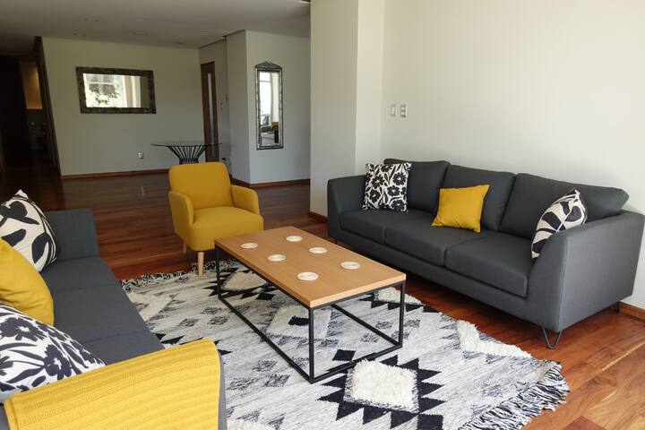 Spacious, light-filled apartment – Panoramic views gallery image 4