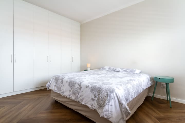 Posteľ King size King a veľa úložného priestoru