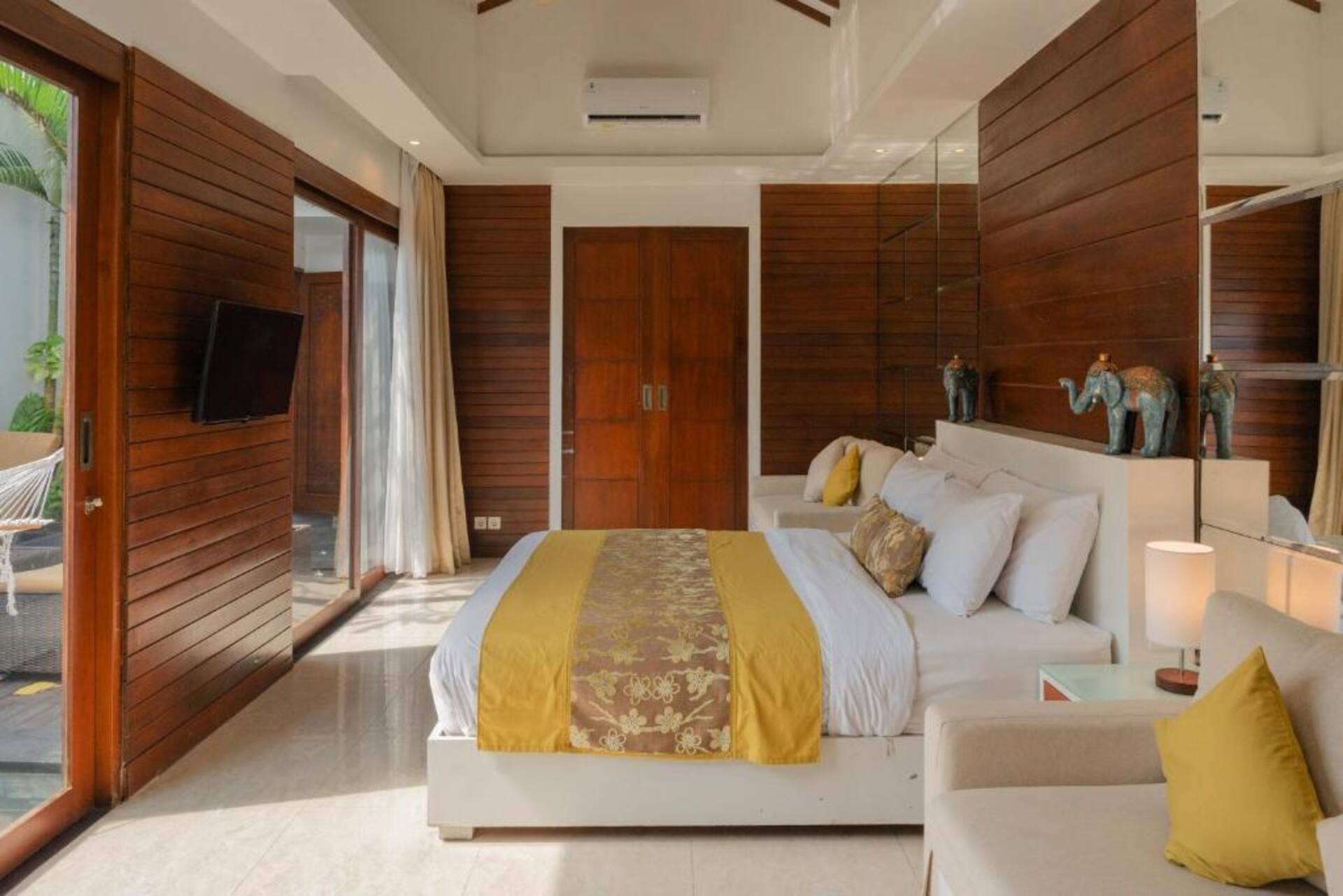Coastal Beach Escape 1 Bedroom Private Villa in Kuta 3