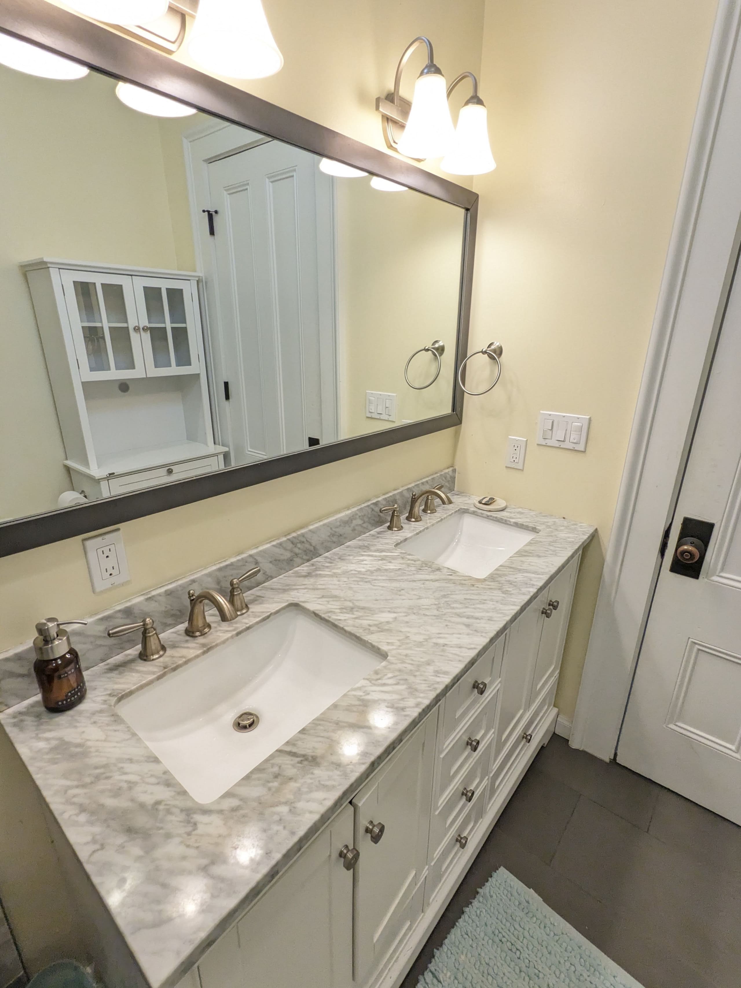 Home in San Francisco · ★4.89 · 1 bedroom · 3 beds · 1 bath - Image 13